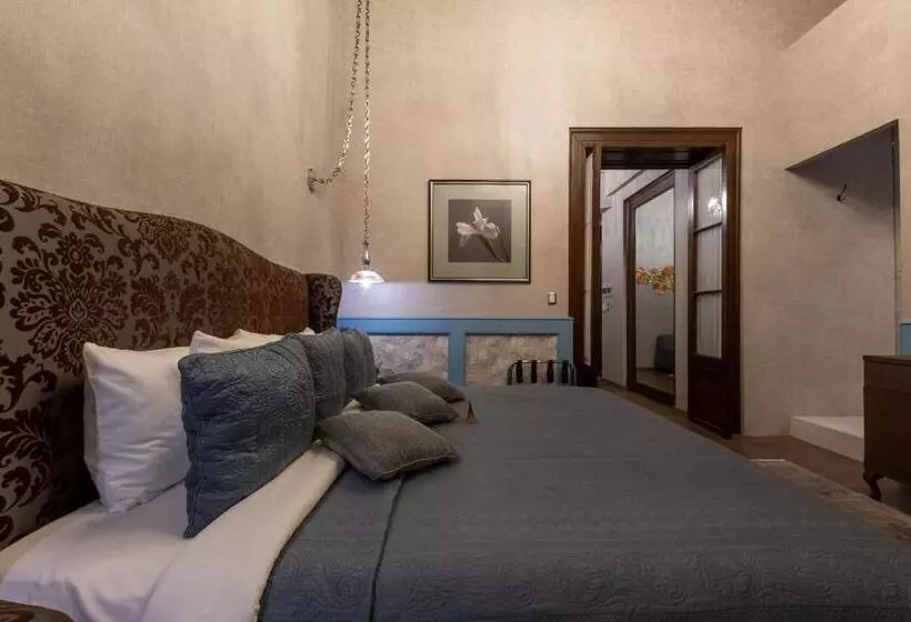Sviitti Parveke, 1850 Hotel Boutique