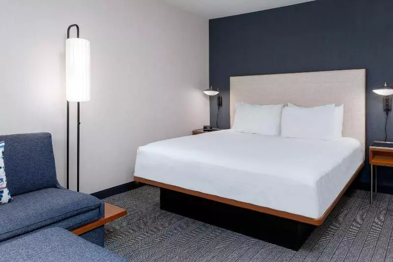 キングサイズベッドのスタンダードルーム, Courtyard By Marriott Danbury