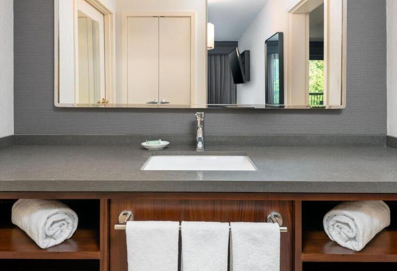 Люкс с Балконом, Courtyard By Marriott Danbury