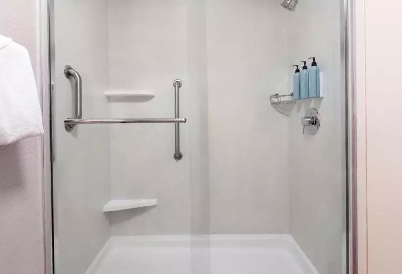 障害者適応デラックスルーム, Courtyard By Marriott Danbury