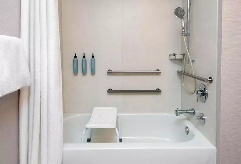 障害者適応デラックスルーム, Courtyard By Marriott Danbury