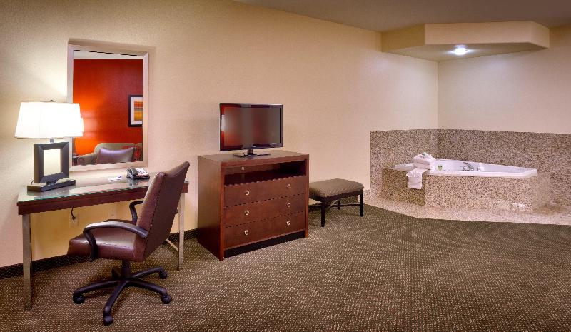 스위트 킹사이즈 침대, Holiday Inn Express & Suites Mesquite Nevada, An Ihg