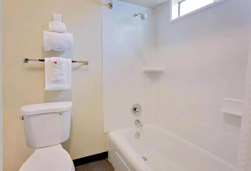 キングサイズベッドのスタンダードルーム, Travelodge By Wyndham Aberdeen