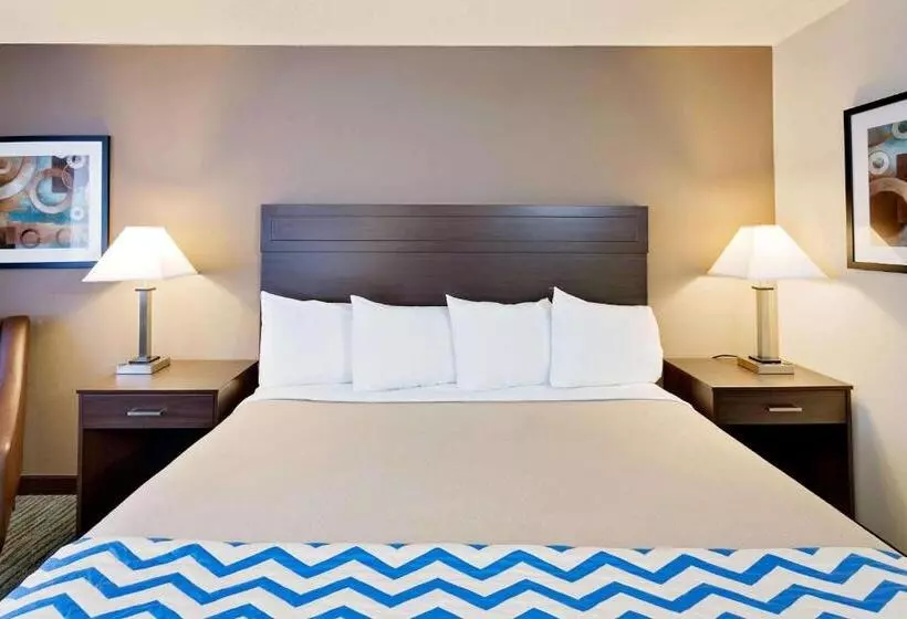 キングサイズベッドのスタンダードルーム, Travelodge By Wyndham Aberdeen