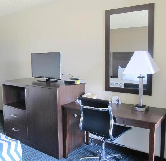 Номер Стандарт Кровать Кинг Адаптированный для Инвалидов, Travelodge By Wyndham Aberdeen