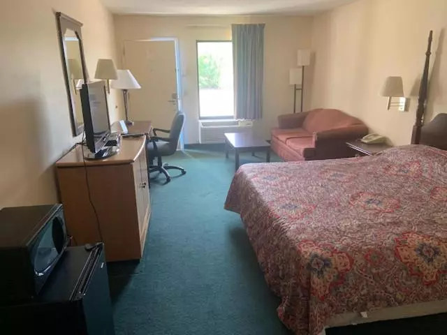 キングサイズベッドのデラックスルーム, Executive Inn Yanceyville