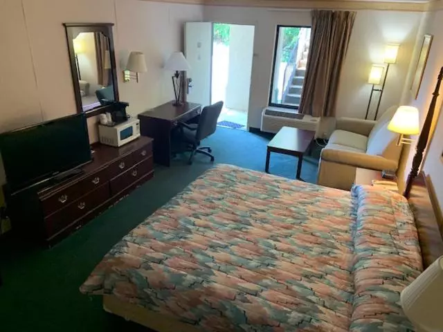 キングサイズベッドのデラックスルーム, Executive Inn Yanceyville