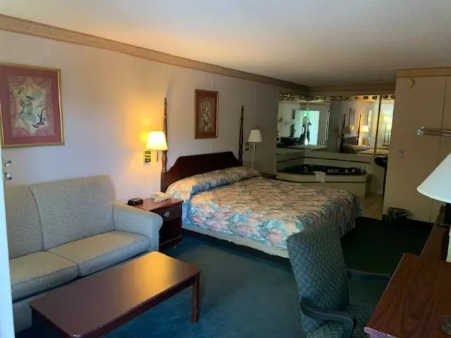 キングサイズベッドのデラックスルーム, Executive Inn Yanceyville