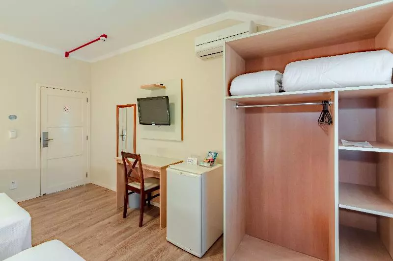 اتاق لوکس سه تخته, Bristol Sabrina Hotel De Charme Joinville