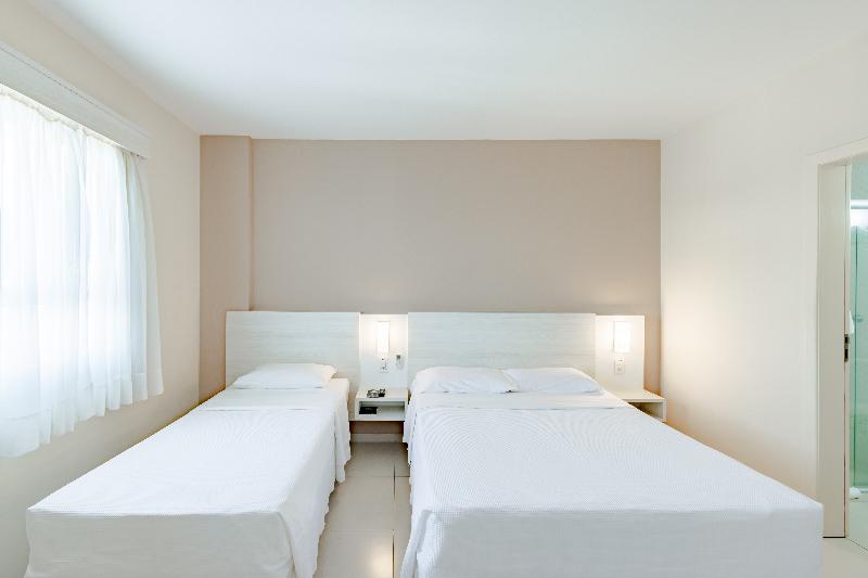 اتاق لوکس سه تخته, Bristol Sabrina Hotel De Charme Joinville