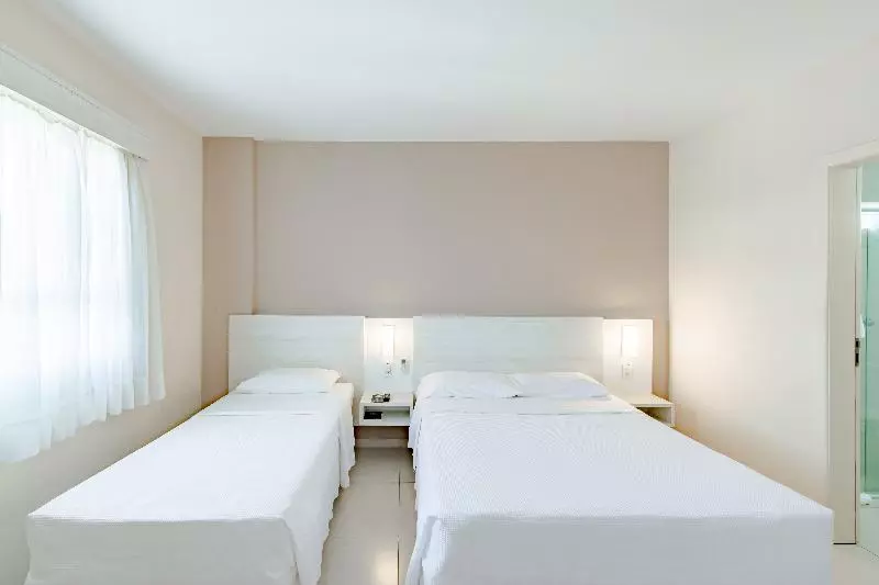 اتاق لوکس سه تخته, Bristol Sabrina Hotel De Charme Joinville