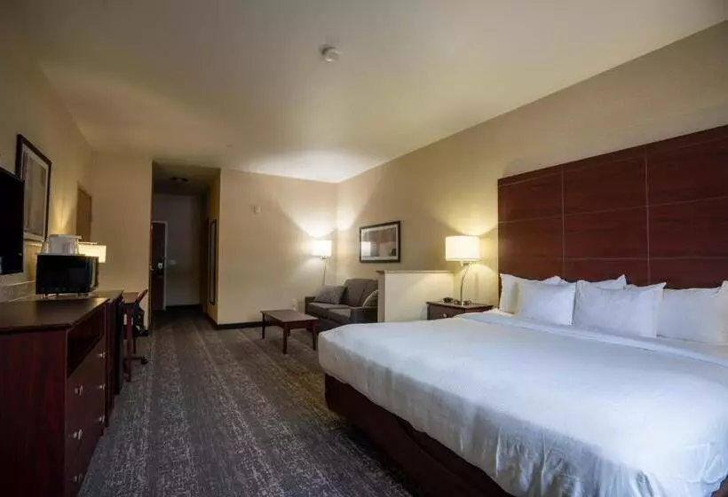 身障者適用キングサイズベッドルーム, Cobblestone Suites  Ripon