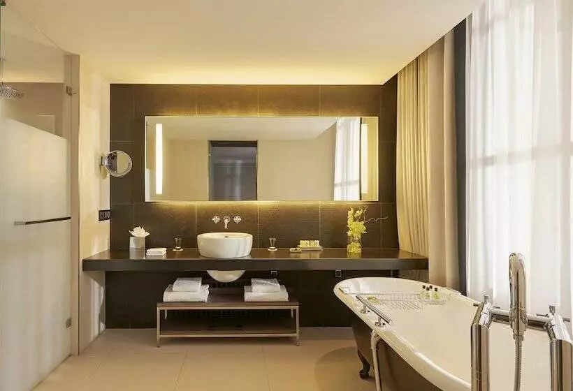 سوئیت جونیور با چشمانداز, Intercontinental Marseille Hotel Dieu, An Ihg
