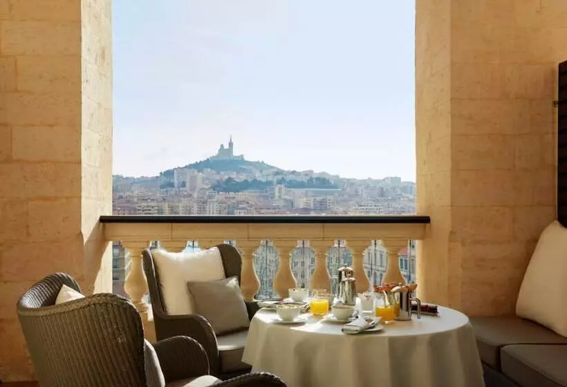 سوئیت جونیور با چشمانداز, Intercontinental Marseille Hotel Dieu, An Ihg
