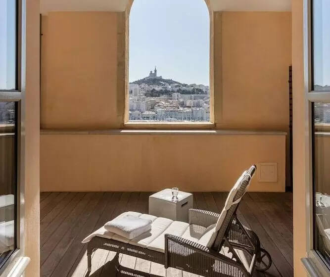 سوئیت جونیور با چشمانداز, Intercontinental Marseille Hotel Dieu, An Ihg