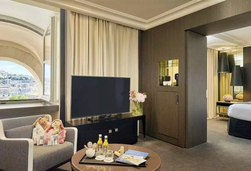 سوئیت جونیور با چشمانداز, Intercontinental Marseille Hotel Dieu, An Ihg