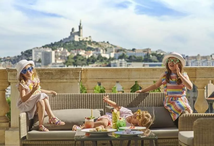سوئیت جونیور با چشمانداز, Intercontinental Marseille Hotel Dieu, An Ihg