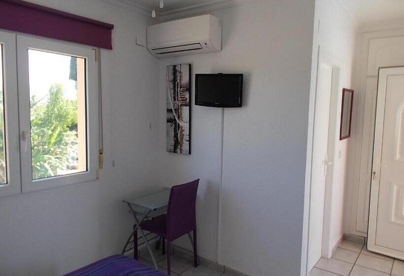 标准单人间, Pensión Los Caballos