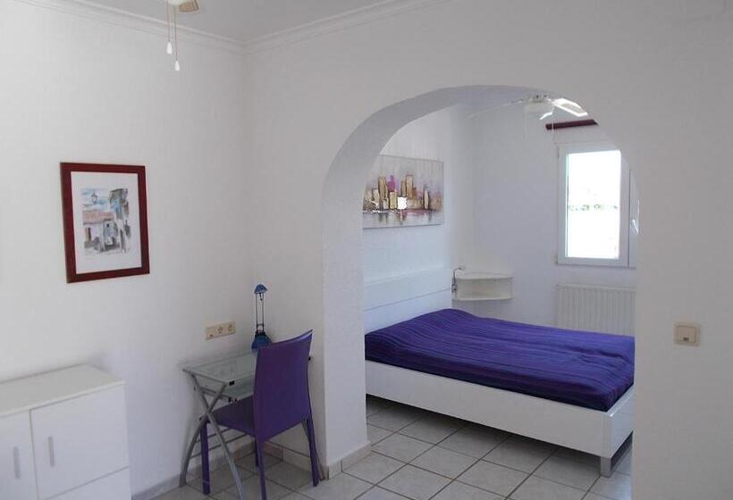 家庭间, Pensión Los Caballos