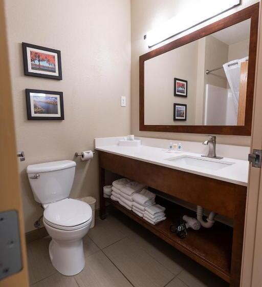 غرفة قياسية سرير كينج, Rapid River Lodge