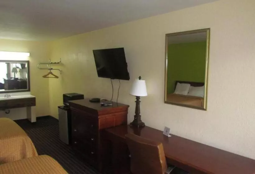 2ダブルベッドのスタンダードルーム, Red Carpet Inn Augusta