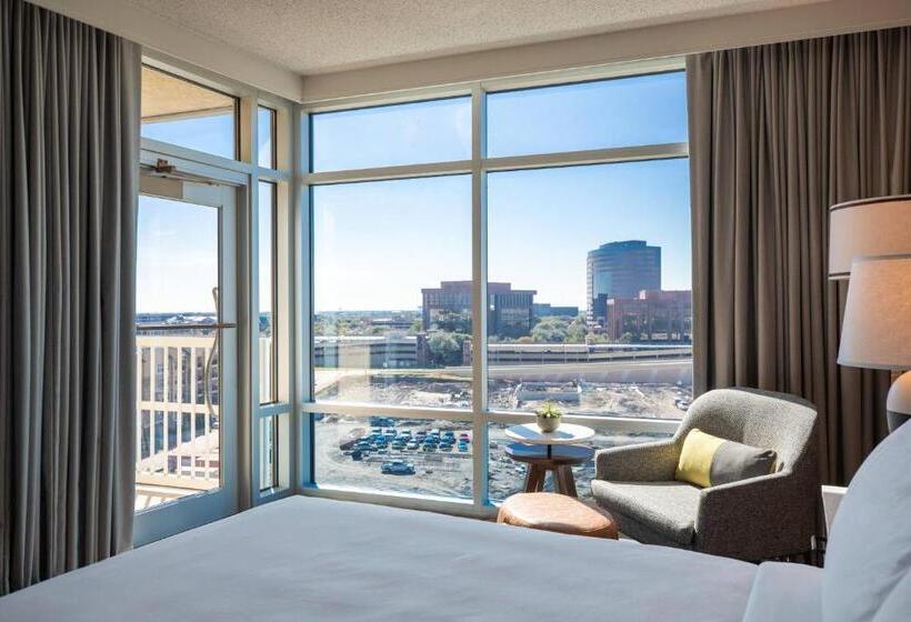 带双人大床的行政管理套房, Renaissance Dallas Richardson