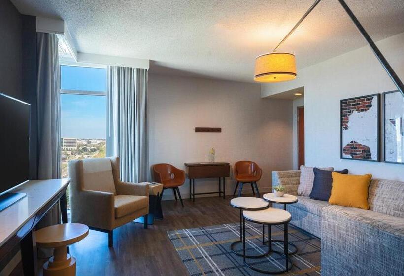 带双人大床的行政管理套房, Renaissance Dallas Richardson