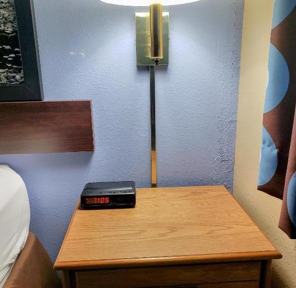 غرفة قياسية لذوى الاحتياجات الخاصة, Super 8 By Wyndham Chariton