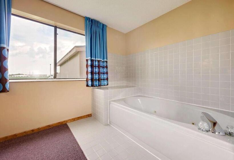 جناح ديلوكس, Super 8 By Wyndham Chariton