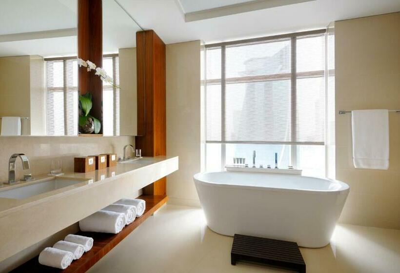 Люкс Deluxe Кровать Кинг, JW Marriott Marquis Hotel Dubai