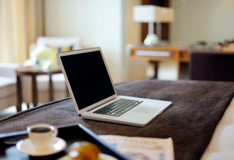 Номер Deluxe, JW Marriott Marquis Hotel Dubai