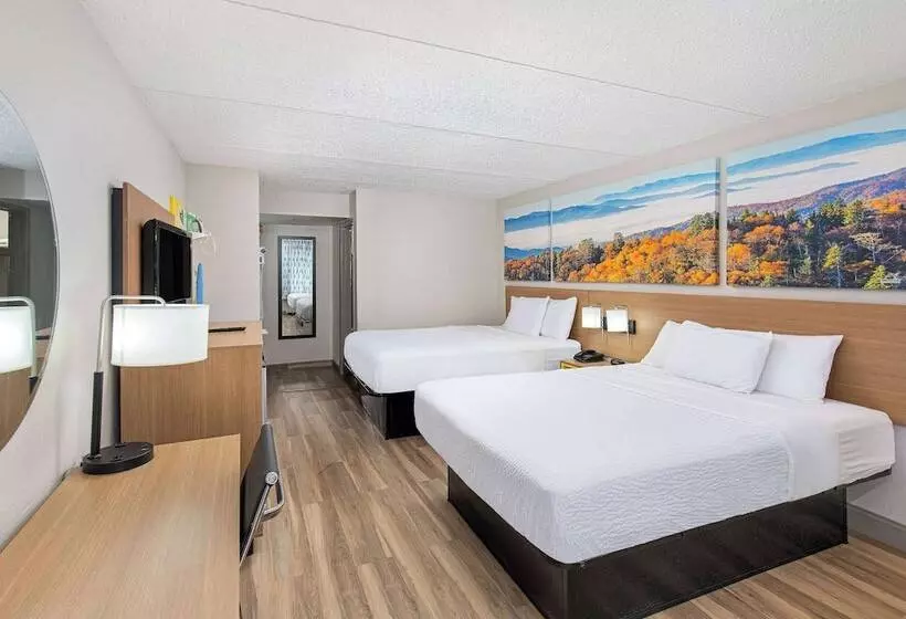 ２ダブルベッドのスタンダードルーム, Days Inn By Wyndham Knoxville North