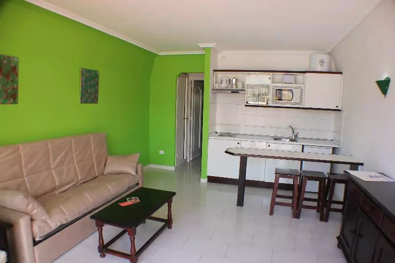 آپارتمان 1 خوابه با چشم‌انداز استخر, Aparthotel La Piramide