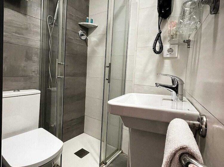 اتاق استاندارد, Hostal Paco´s