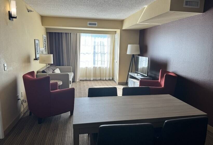جناح, Comfort Inn & Suites St. Paul Northeast