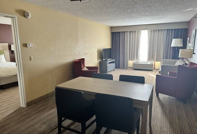 جناح, Comfort Inn & Suites St. Paul Northeast