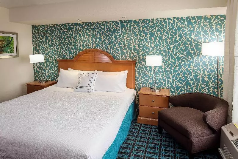 キングサイズベッドのスタンダードルーム, Fairfield Inn & Suites By Marriott Anchorage Midtown
