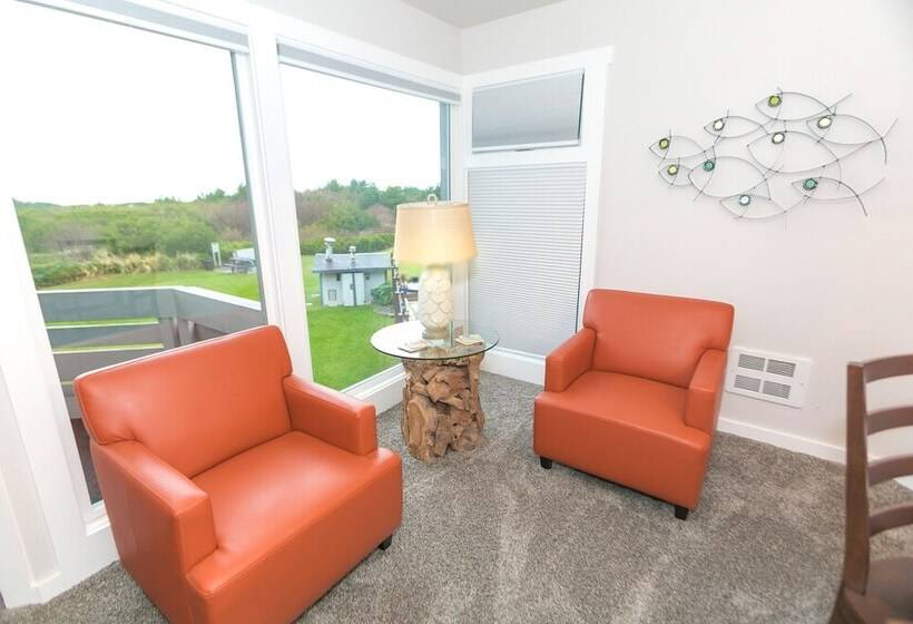 شقة غرفة واحدة, Grey Gull