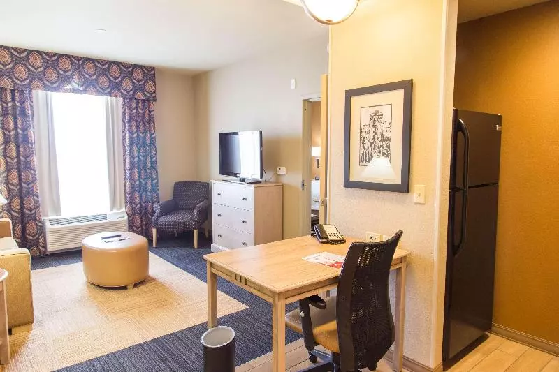 キングサイズベッドのスイートルーム, Hampton Inn & Suites Dodge City