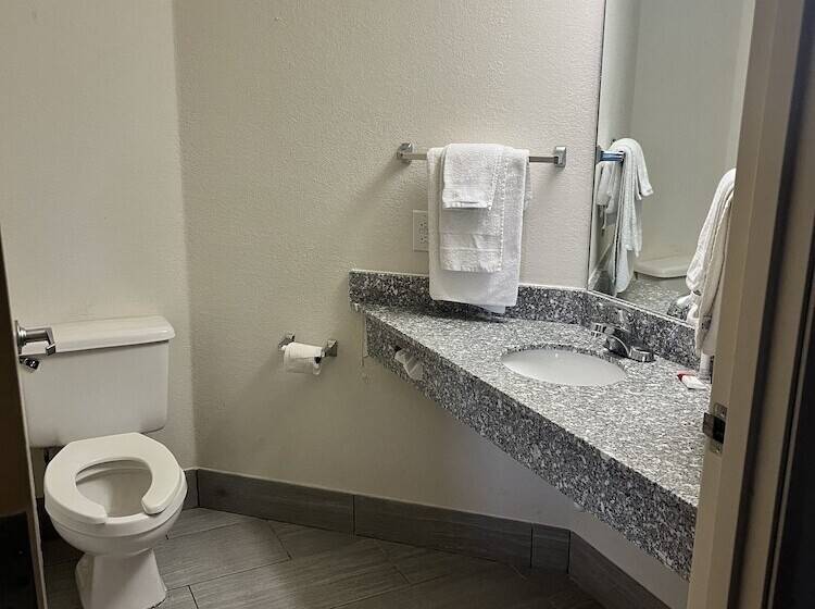 غرفه قياسيه سريرين مزدوجين, Howard Johnson By Wyndham Clarksville Tennessee