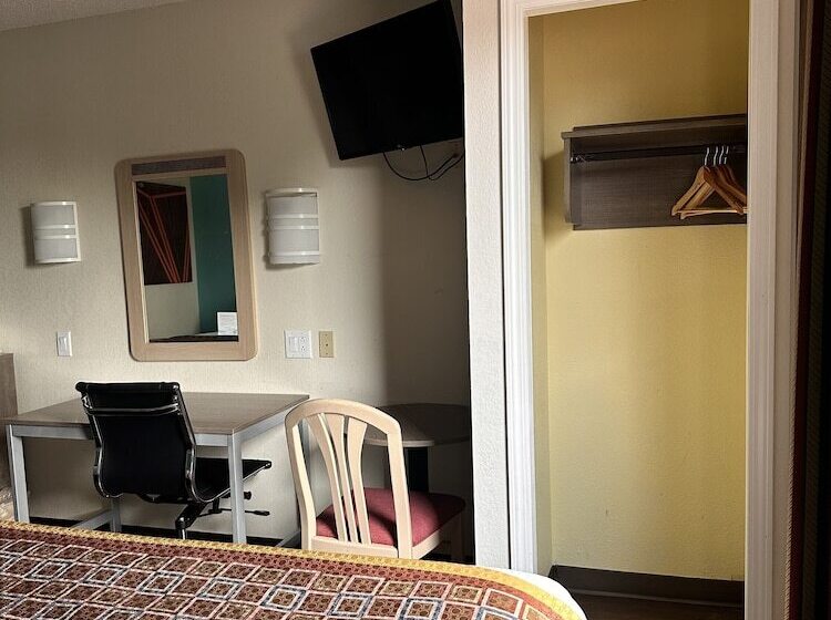 غرفه قياسيه سريرين مزدوجين, Howard Johnson By Wyndham Clarksville Tennessee