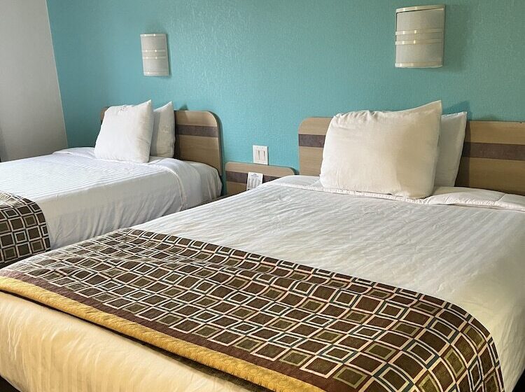 غرفه قياسيه سريرين مزدوجين, Howard Johnson By Wyndham Clarksville Tennessee