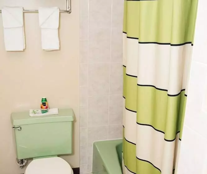 ２ダブルベッドのスタンダードルーム, Red Carpet Inn And Suites Plymouth