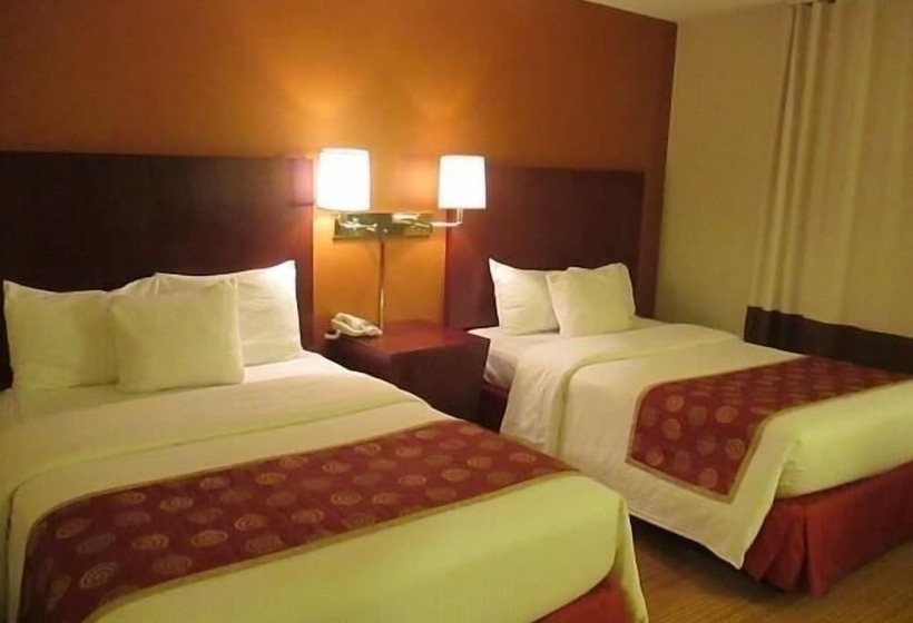 Номер Стандарт 2 Двуспальные Кровати, Red Carpet Inn And Suites Plymouth