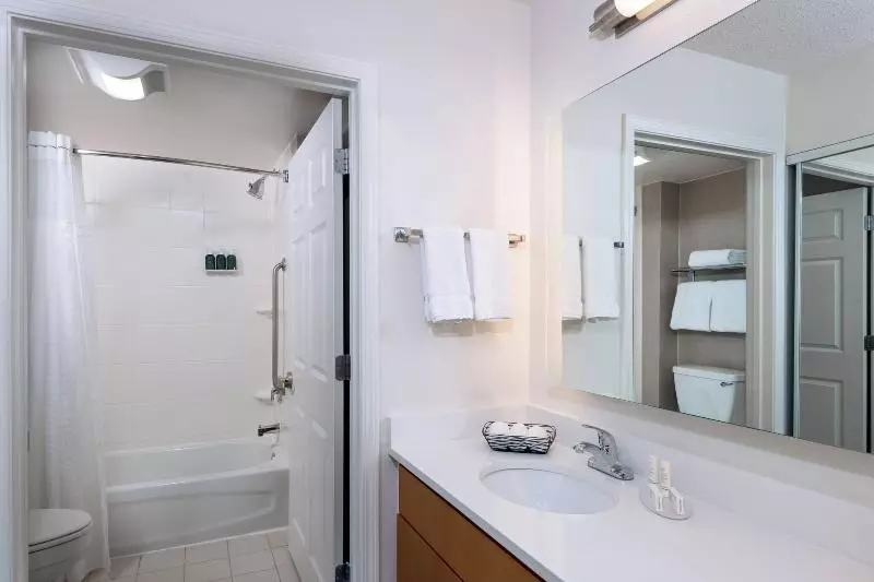 キングサイドベッドのスタンダードワンルーム, Residence Inn Wayne