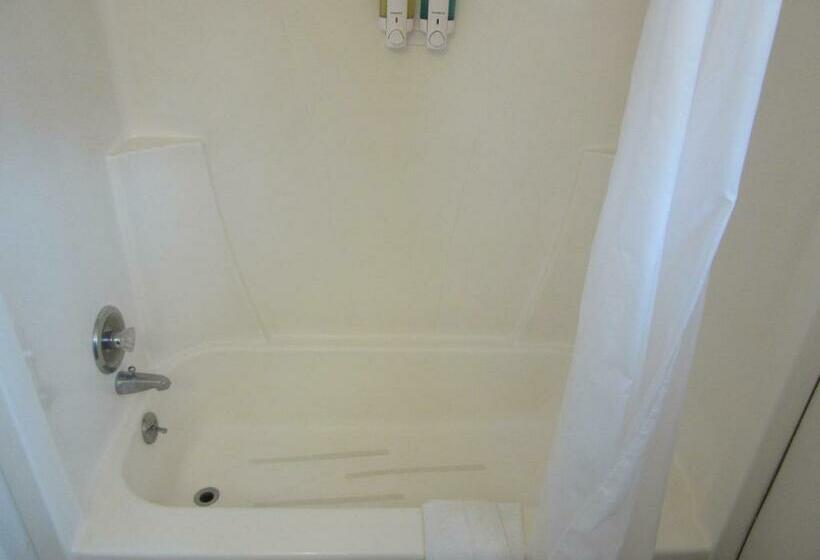 غرفة قياسية ثلاثية, Yellowstone Country Inn