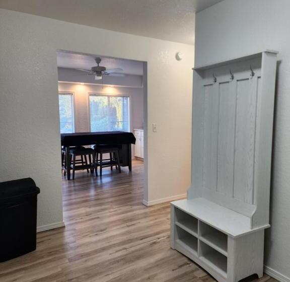 סוויטה, Plainview Motel