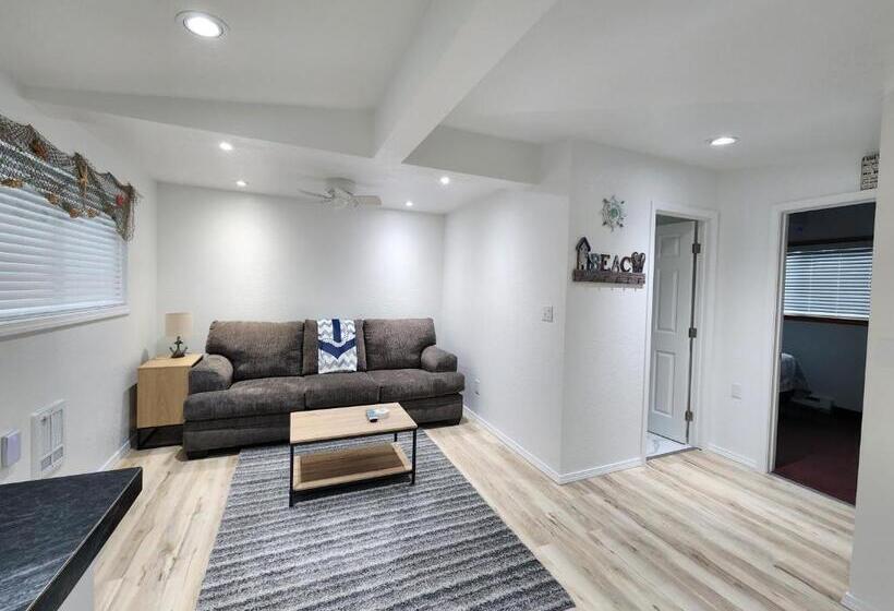 בקתה, Plainview Motel