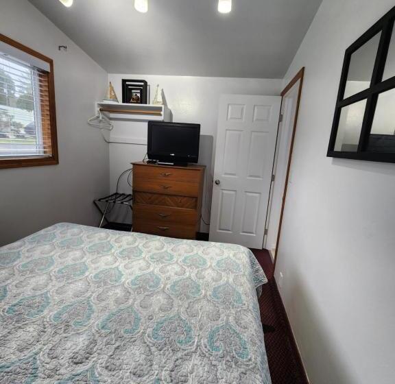 בקתה, Plainview Motel