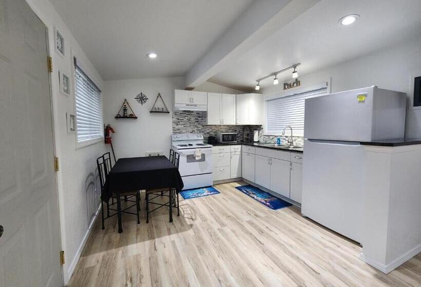 בקתה, Plainview Motel